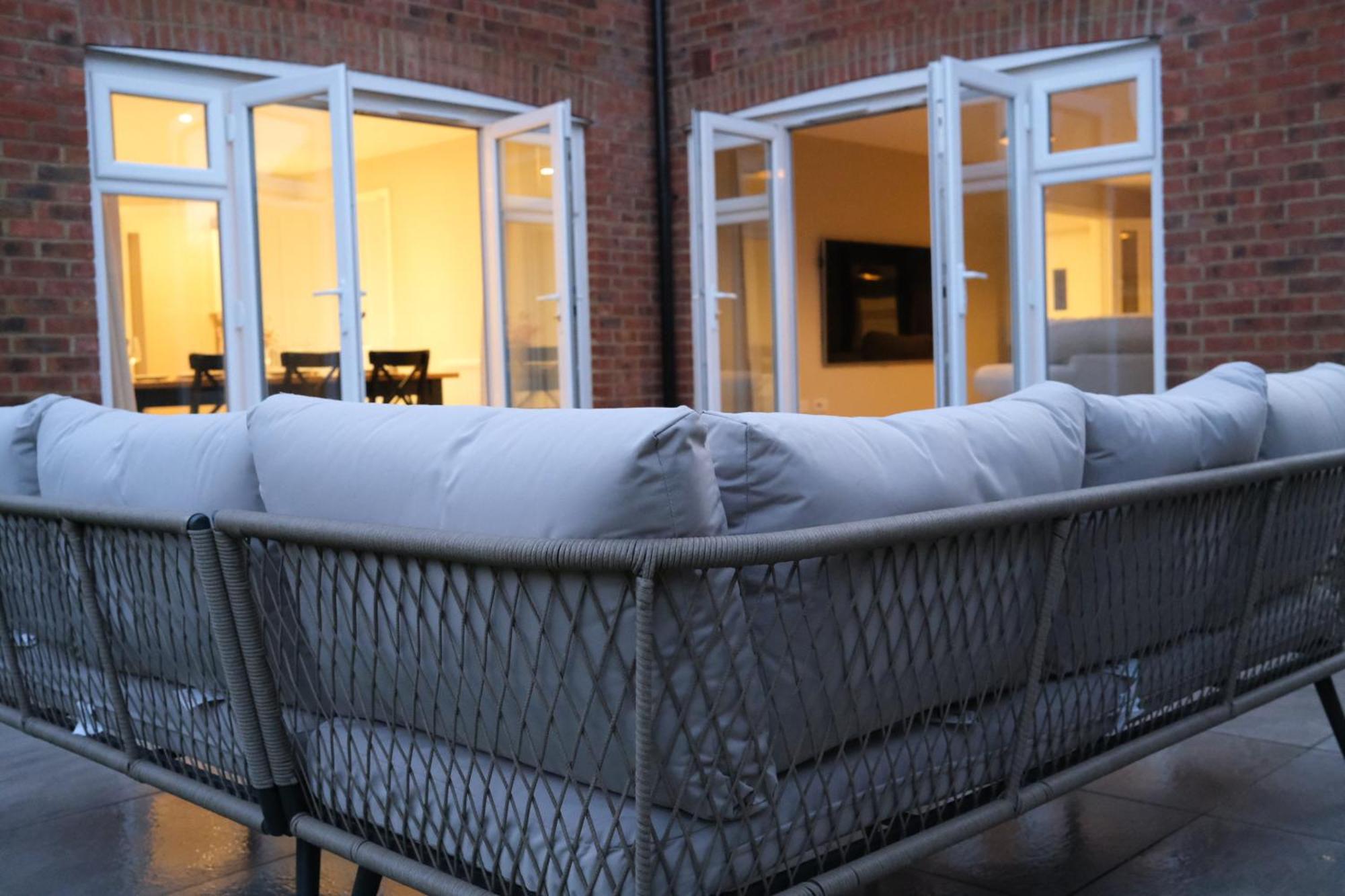 Luxury 6-Bedroom House 5 Minutes From Bicester Village Shopping Outlet Chesterton  Dış mekan fotoğraf