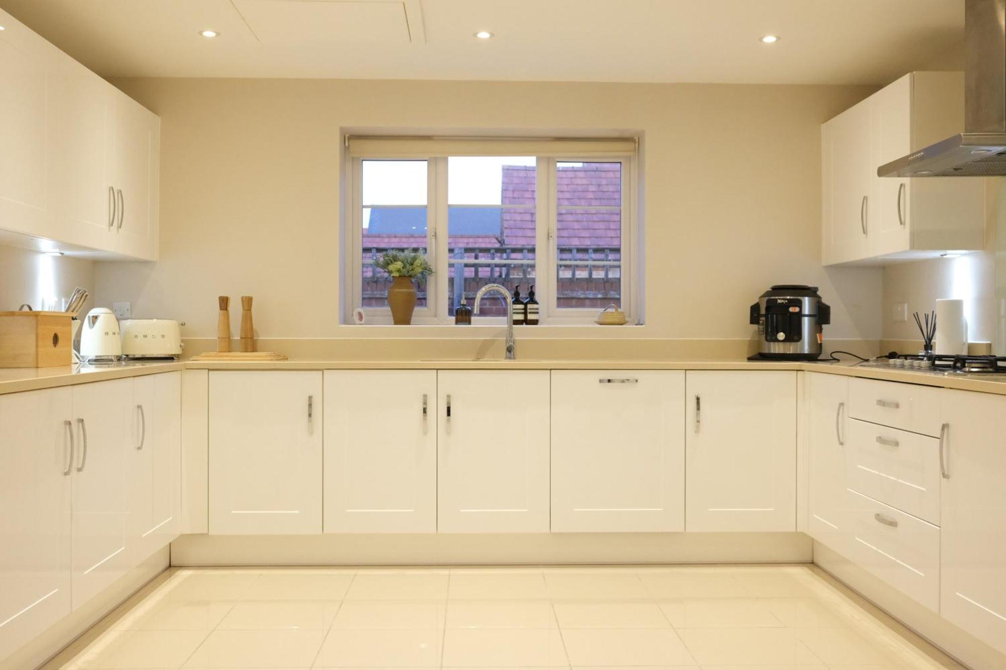 Luxury 6-Bedroom House 5 Minutes From Bicester Village Shopping Outlet Chesterton  Dış mekan fotoğraf